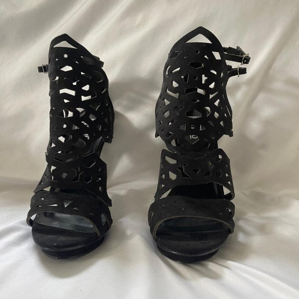 Mix No. 6 black laser cut heels/Size 6 1/2